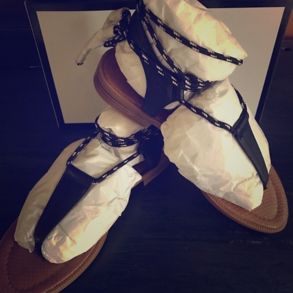 NWB Nine West Strappy Tie Sandals 7.5